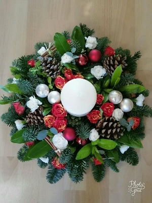 Christmas candle centrepiece