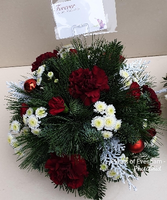 Christmas All Round Grave Posy