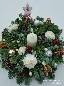 Christmas candle centrepiece